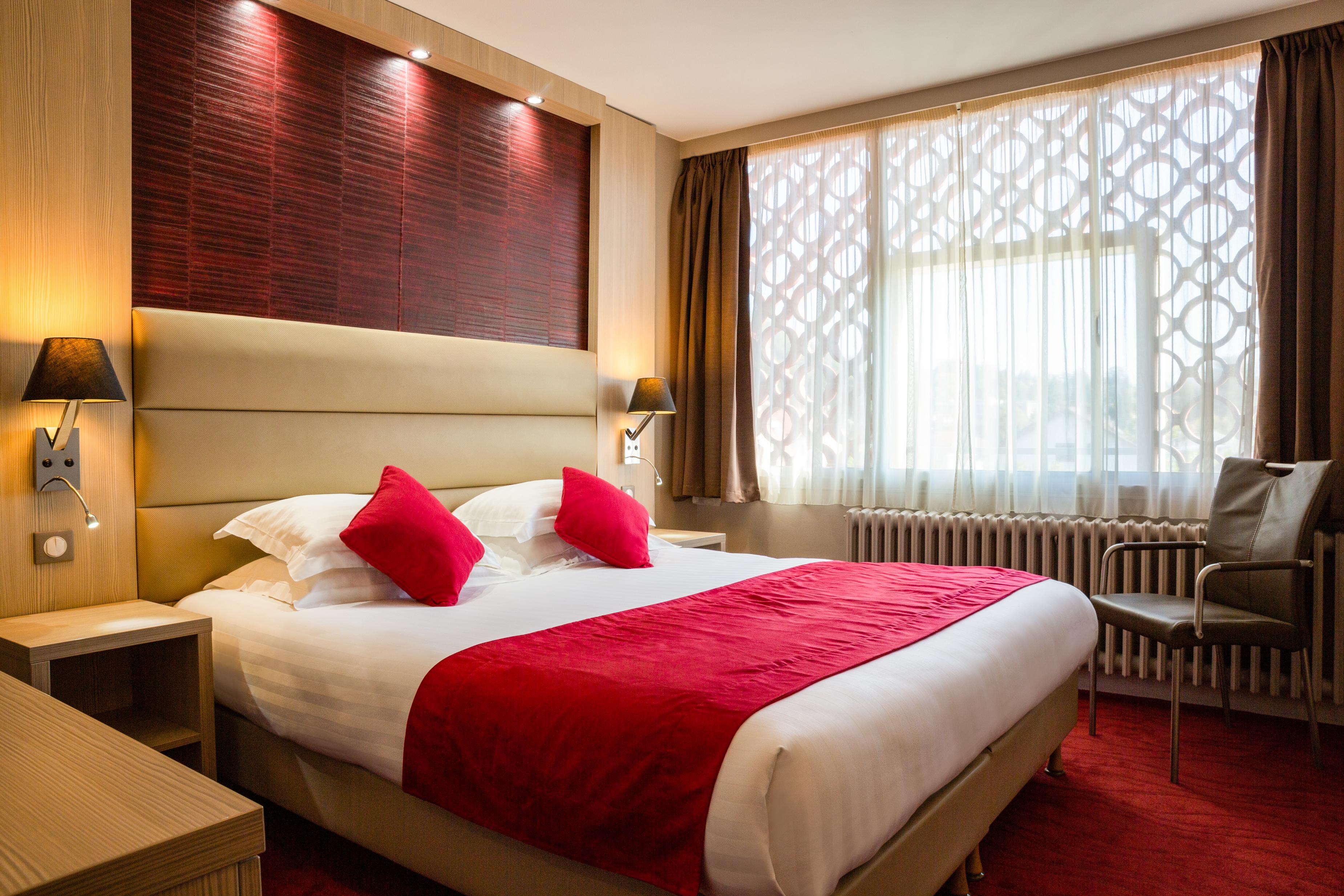 Hotel Les Trois Roses, Meylan Grenoble Exteriör bild