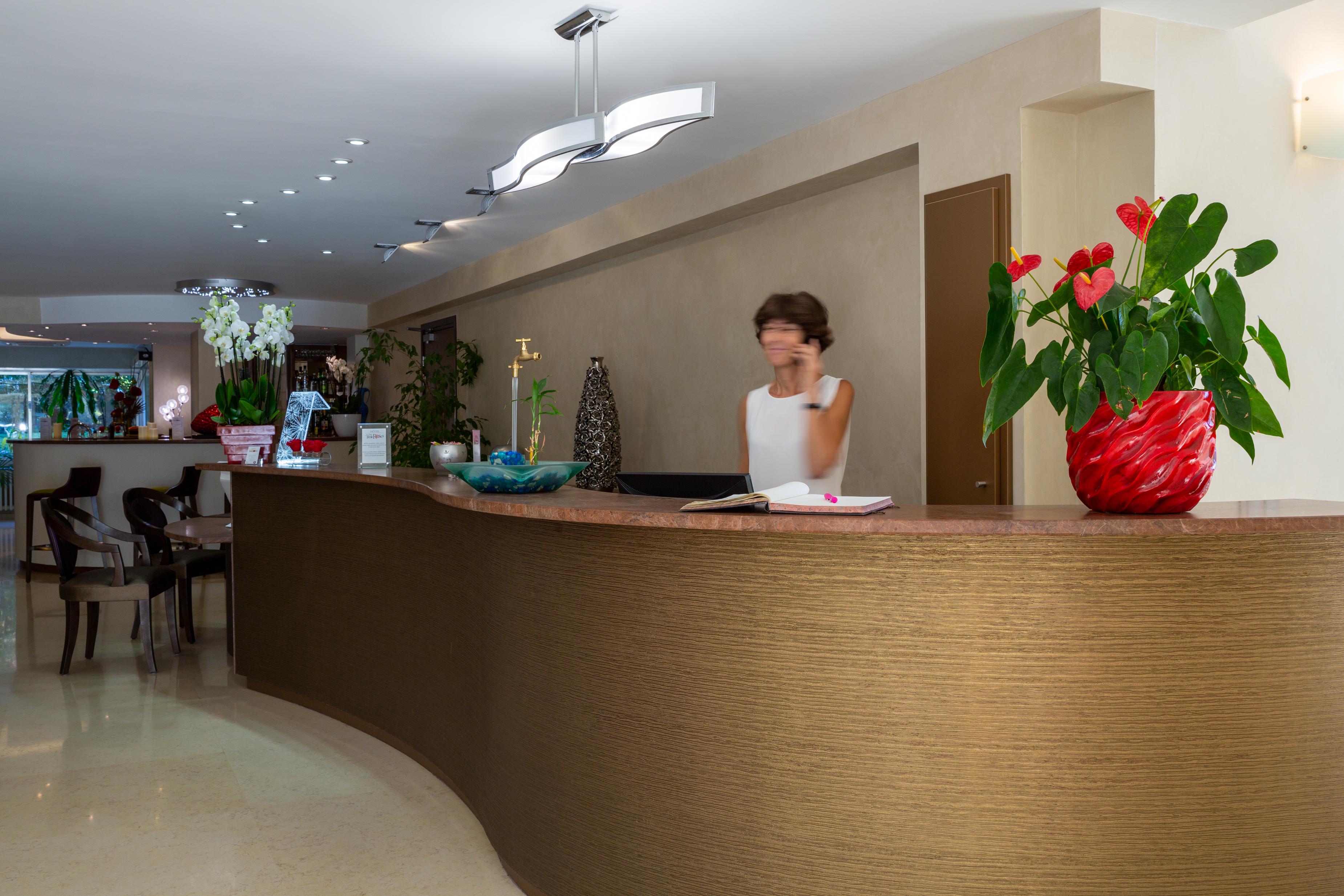 Hotel Les Trois Roses, Meylan Grenoble Exteriör bild