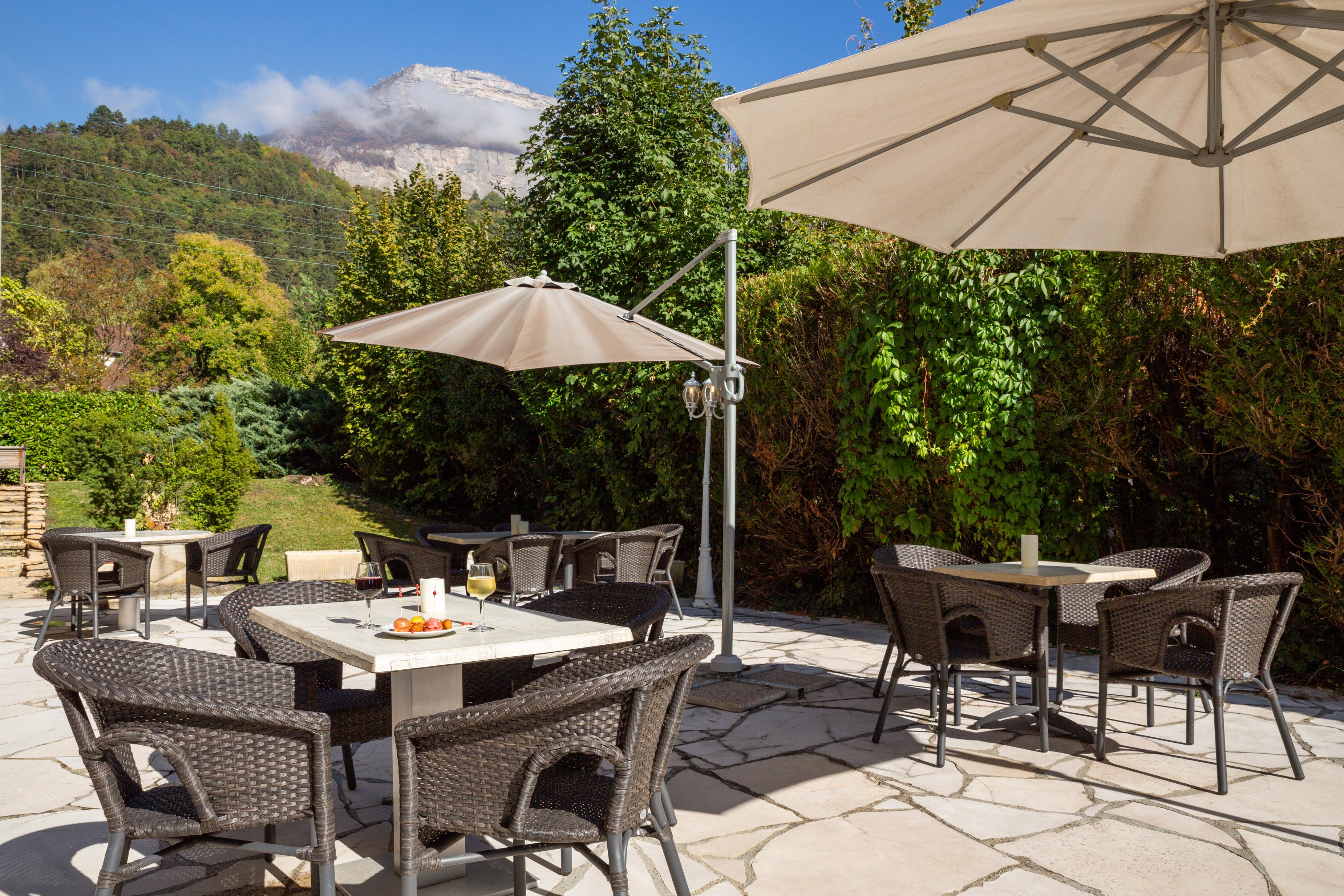 Hotel Les Trois Roses, Meylan Grenoble Exteriör bild