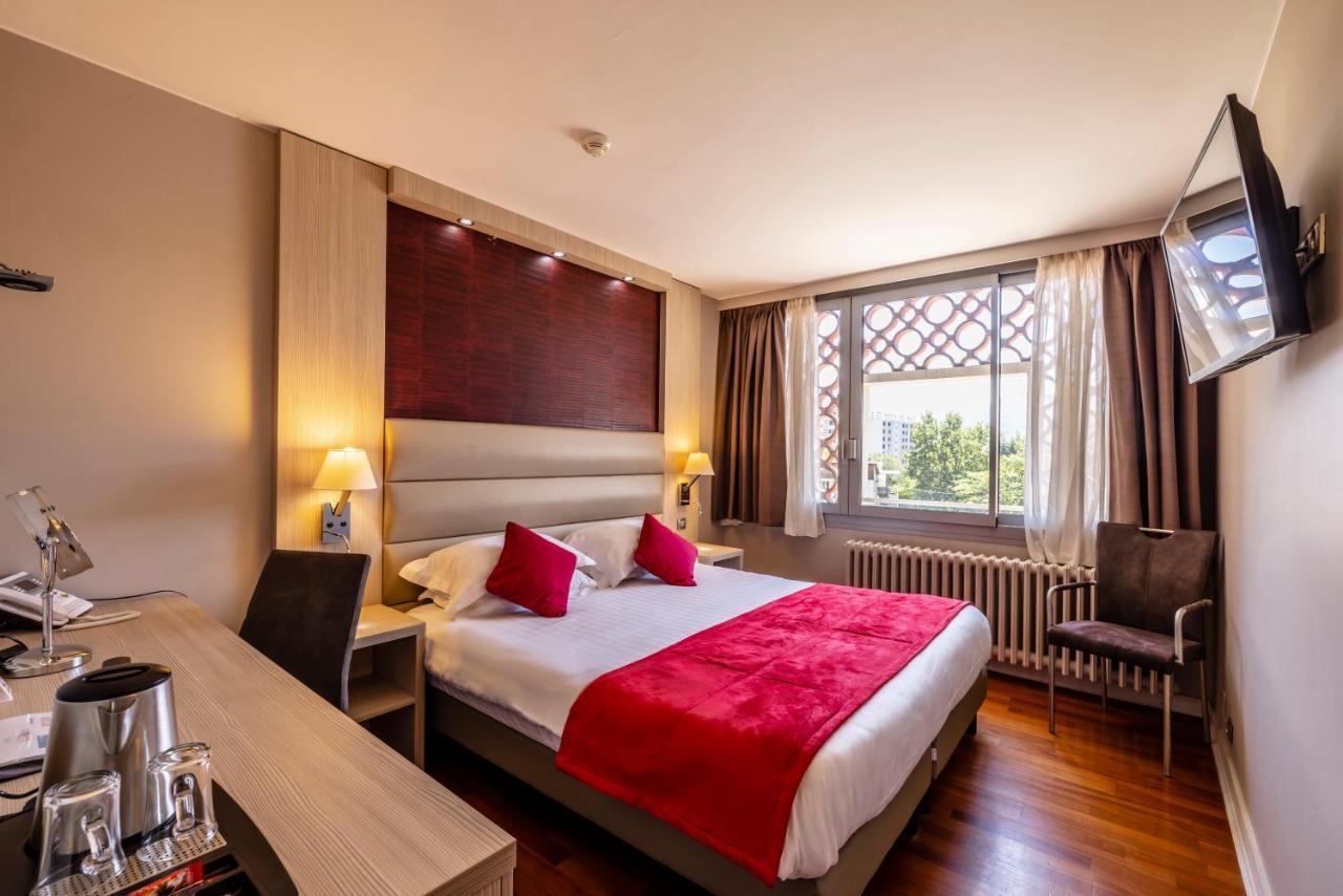 Hotel Les Trois Roses, Meylan Grenoble Exteriör bild