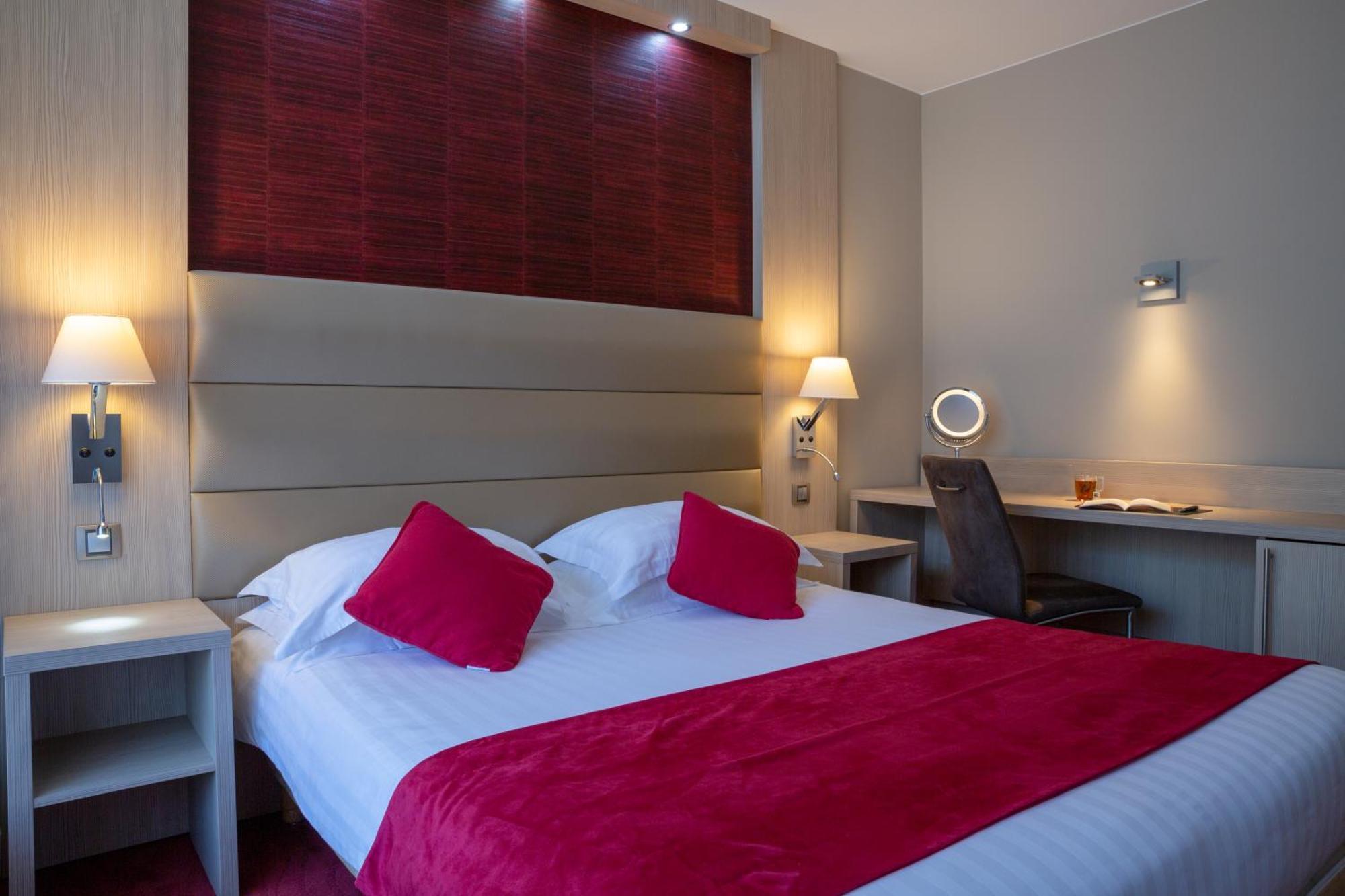 Hotel Les Trois Roses, Meylan Grenoble Exteriör bild