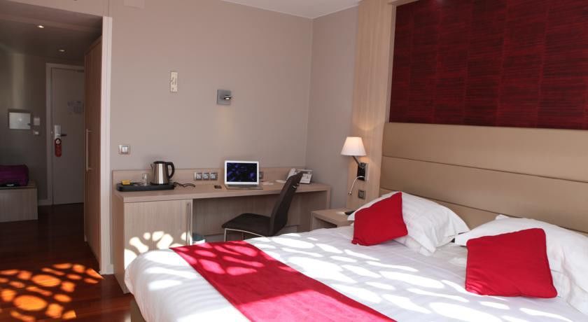 Hotel Les Trois Roses, Meylan Grenoble Exteriör bild